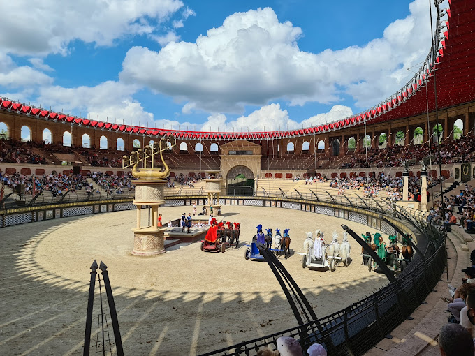 PUY DU FOU - FRANCIA - CON ESPECTÁCULO LA "CINÉSCÉNIE"  Y "NOCES DE FEU"