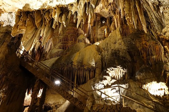 CUEVAS DE VALPORQUERO Y LEON