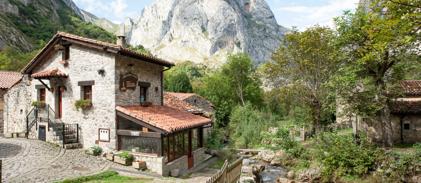 BULNES , COVADONGA Y CANGAS DE ONIS