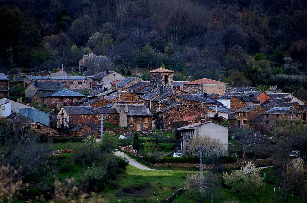 PUEBLOS AMARILLOS, ROJOS Y NEGROS